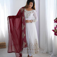Robe "Ishika" - Blanc