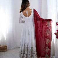 Robe "Ishika" - Blanc