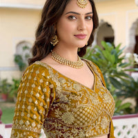 Lehenga collection "Dipriya" - Jaune mourtarde doré