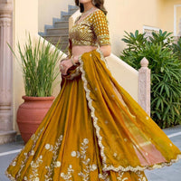 Lehenga collection "Dipriya" - Jaune mourtarde doré