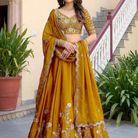 Lehenga collection "Dipriya" - Jaune mourtarde doré