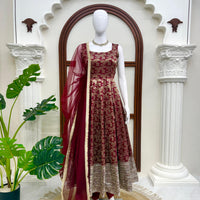 Anarkali/Robe Collection "Innya" Bordeaux