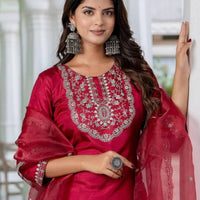 Punjabi Collection "Navishma" - Rouge
