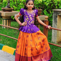 Lehenga Fille collection "Ashwani" Violet