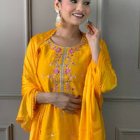 Punjabi Collection "Chanderi 2" - Jaune