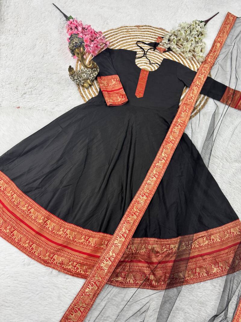 Robe Collection "Parvati" - Noir