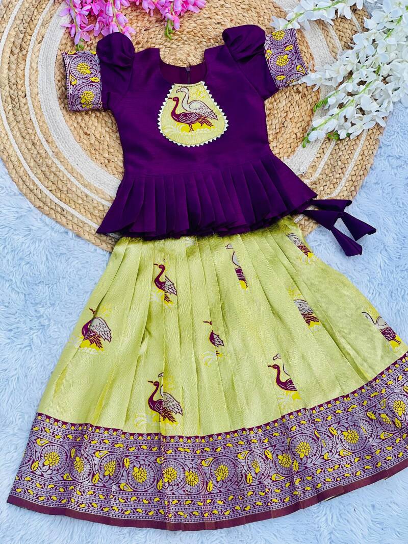 Lehenga Fille collection "Anjali" - Violet
