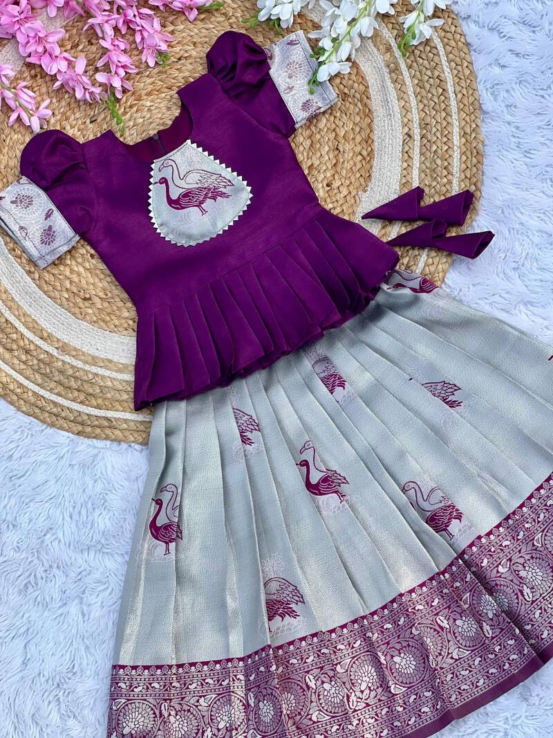 Lehenga Fille collection "Anjali" - Violet