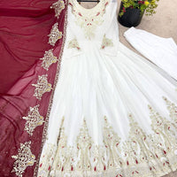 Robe "Ishika" - Blanc
