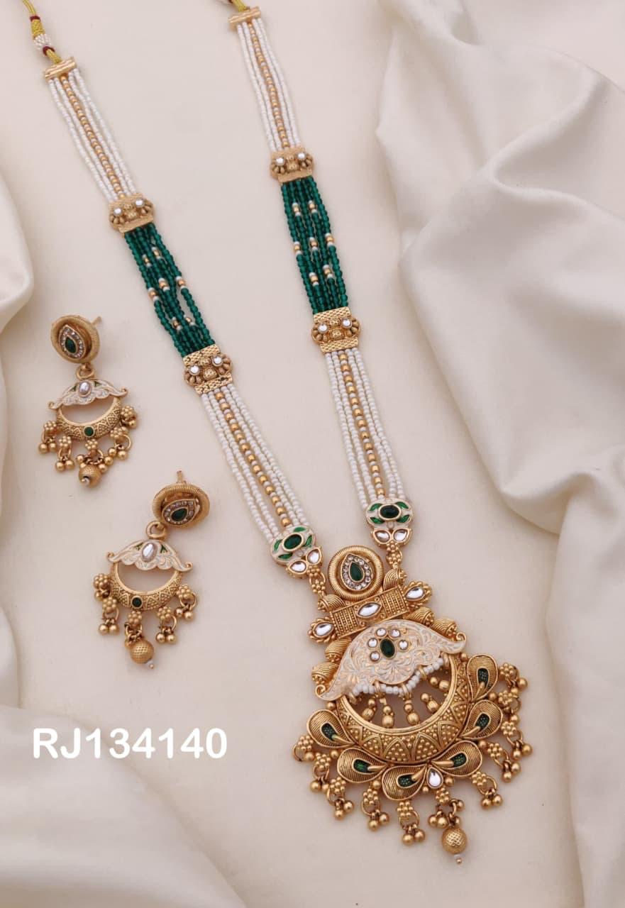 Parure longue N°13140 V