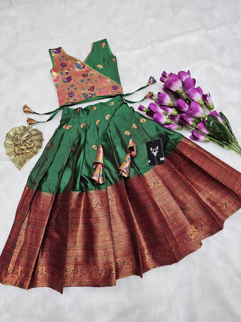 Lehenga Fille collection "Nirandjani" Vert