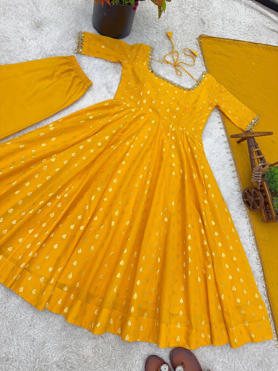 Anarkali  "Anju" - Jaune Safran