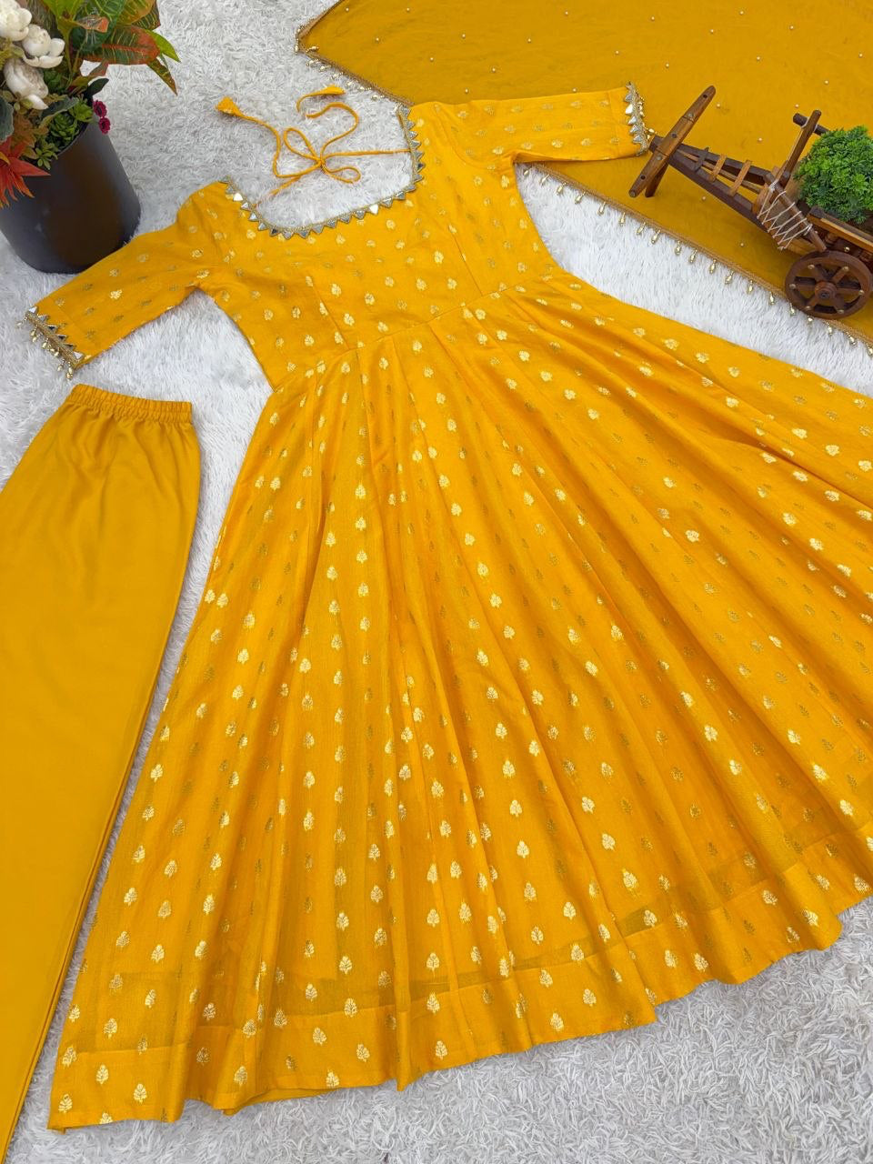 Anarkali  "Anju" - Jaune Safran