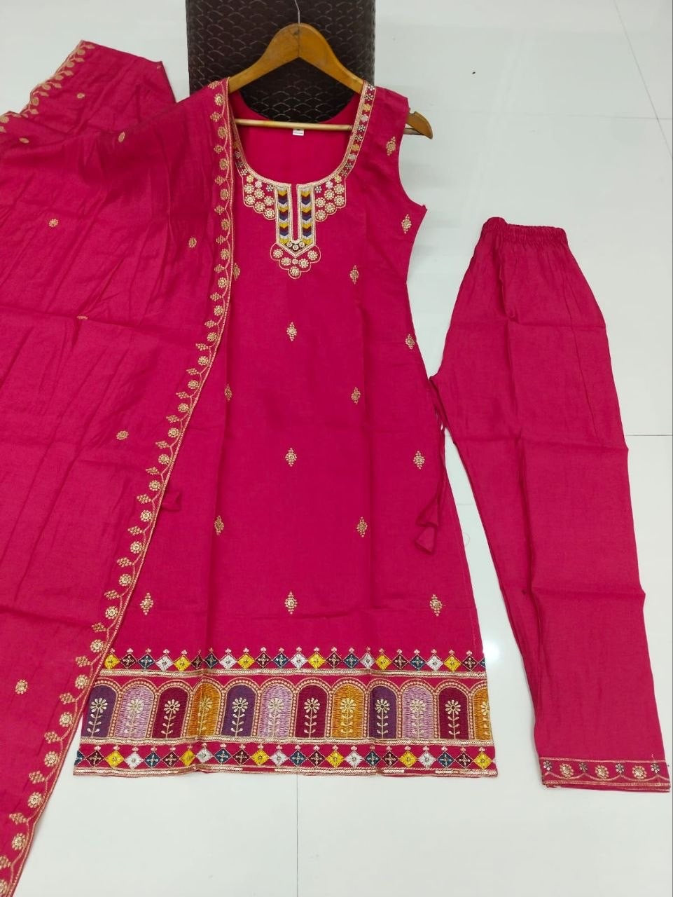 Punjabi "Amaya" - Rose fushia