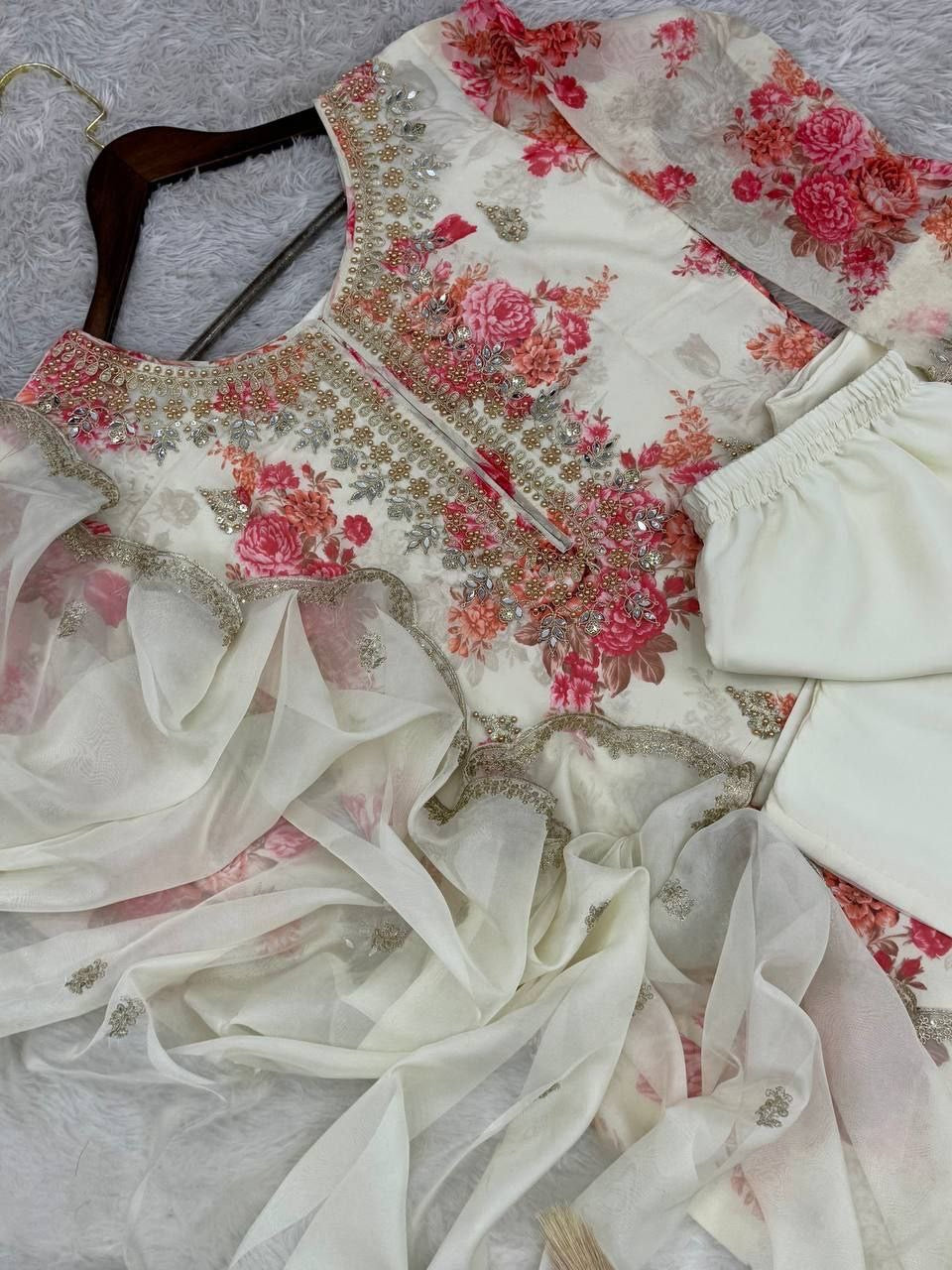 Punjabi Collection Sathyana - Blanc