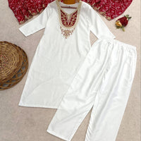 Punjabi "Neeta" - Blanc