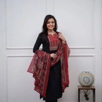 Punjabi "Kamala" - Noir