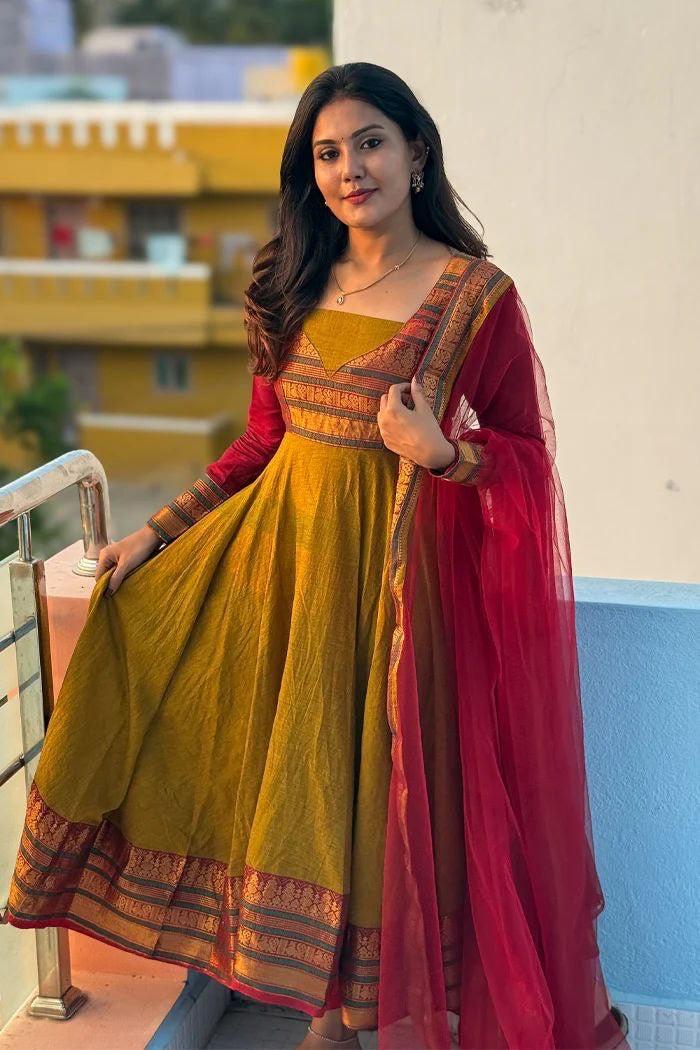 Anarkali Collection "Orneela" - Ocre doré satiné