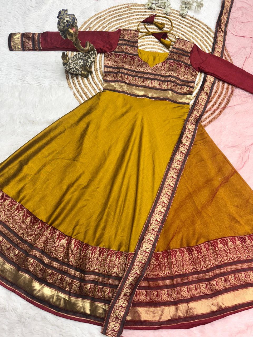 Anarkali Collection "Orneela" - Ocre doré satiné