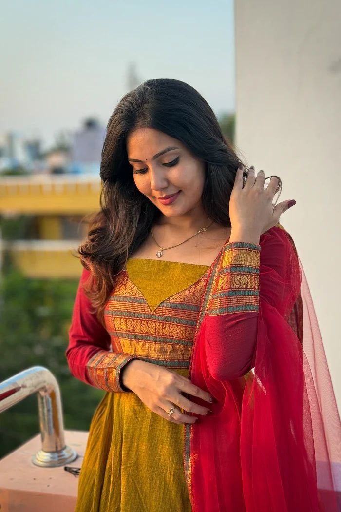 Anarkali Collection "Orneela" - Ocre doré satiné