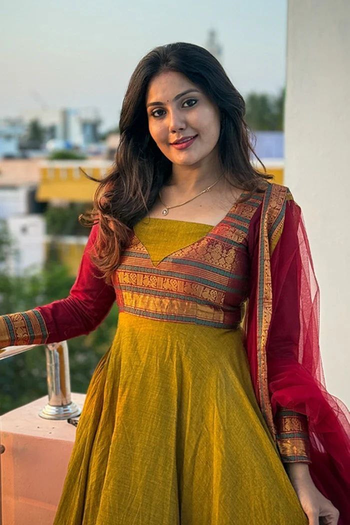 Anarkali Collection "Orneela" - Ocre doré satiné