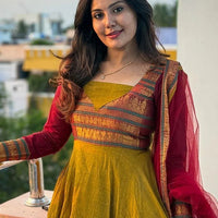 Anarkali Collection "Orneela" - Ocre doré satiné