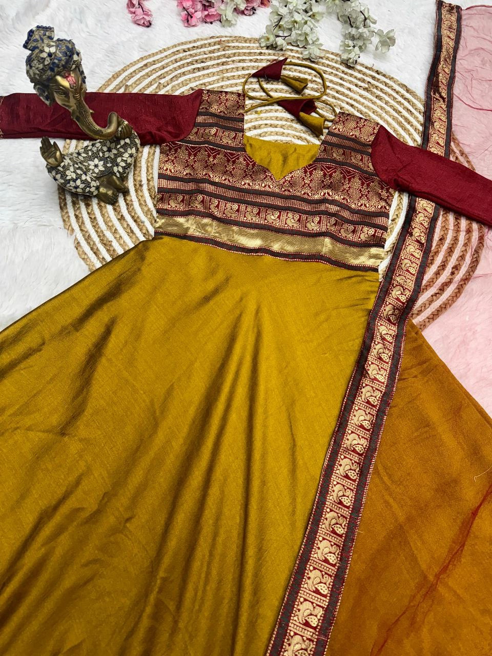 Anarkali Collection "Orneela" - Ocre doré satiné