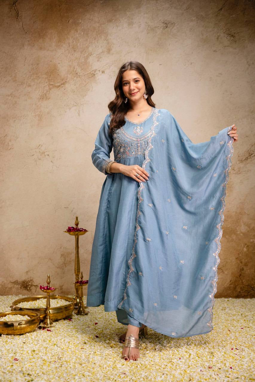 Anarkali  "Anjana" - Bleu ciel légèrement grisé