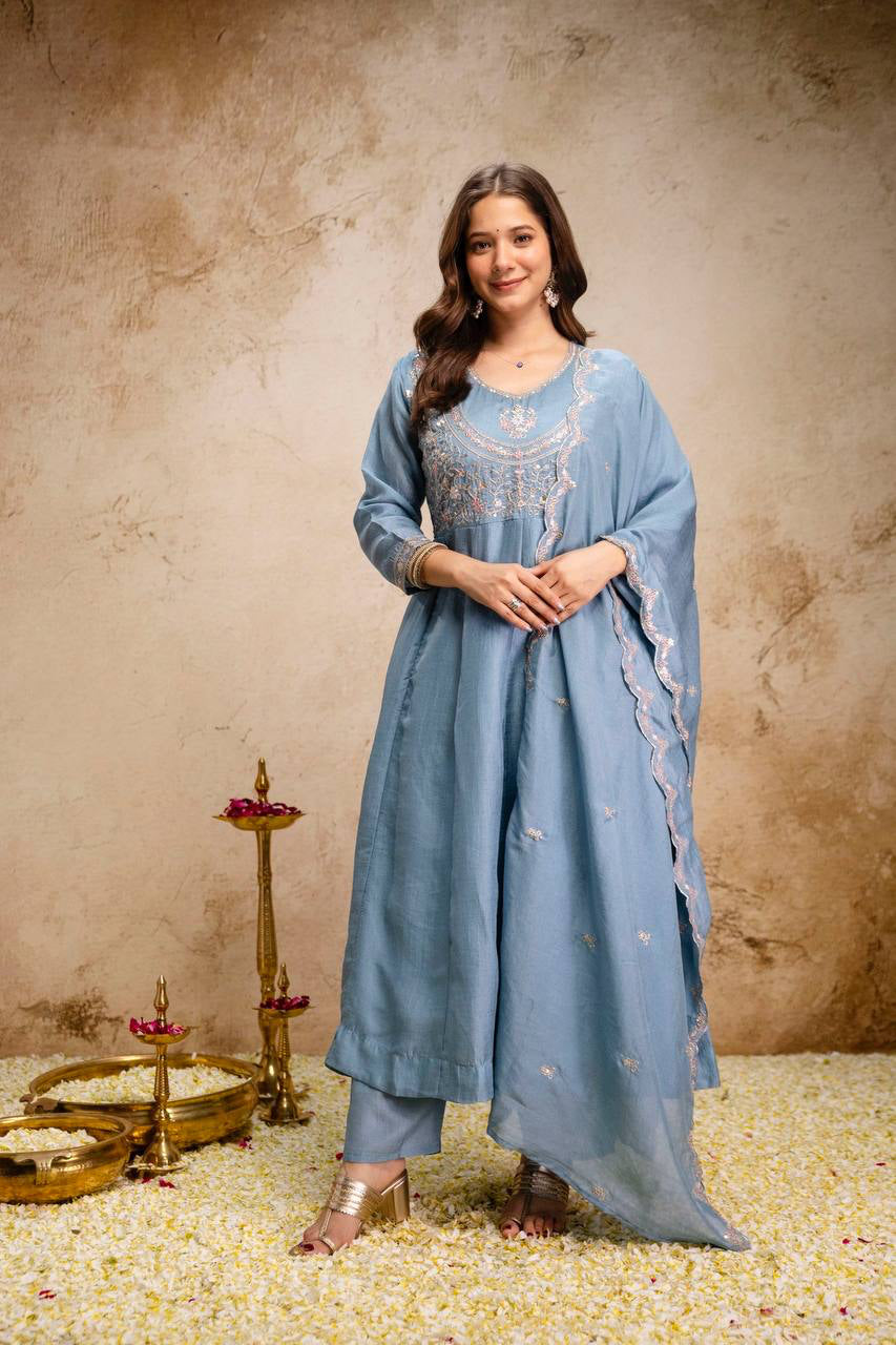 Anarkali  "Anjana" - Bleu ciel légèrement grisé