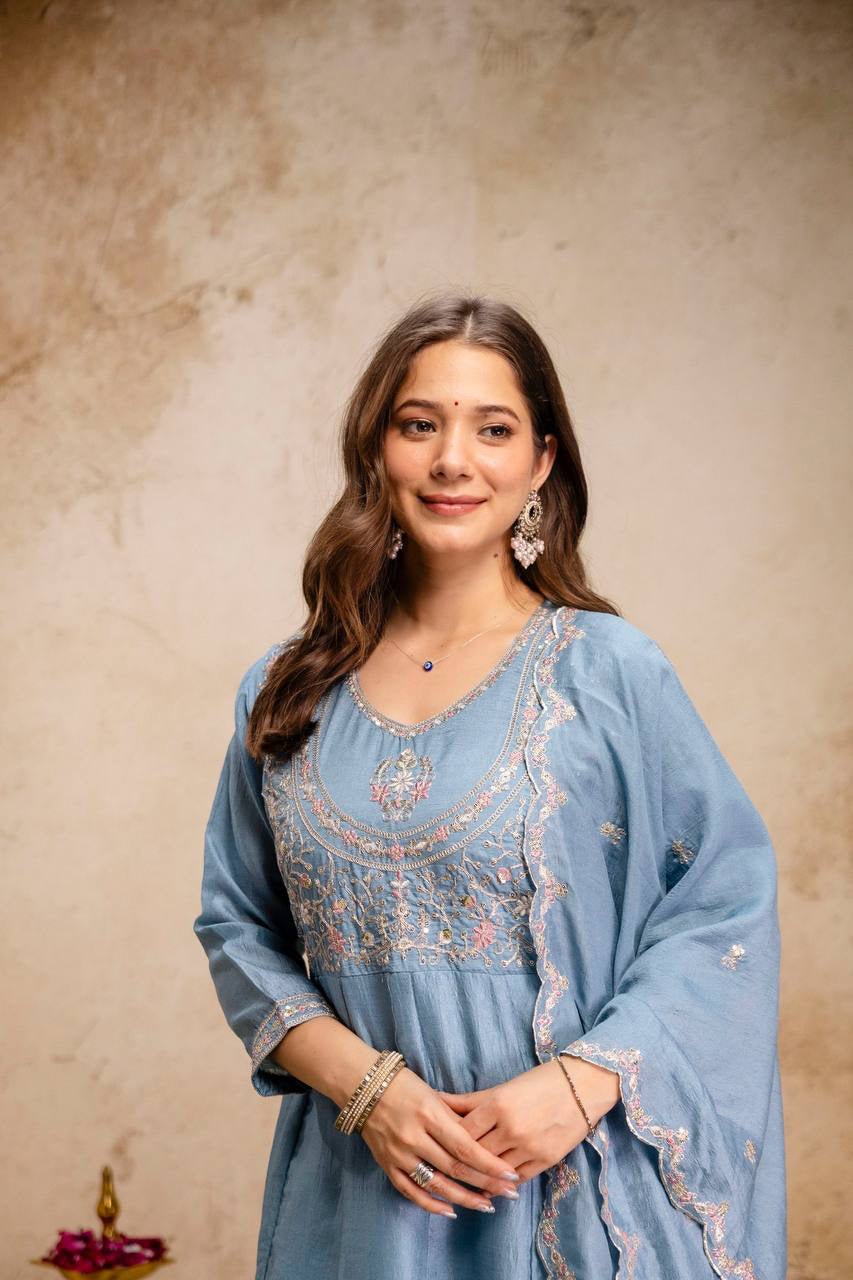 Anarkali  "Anjana" - Bleu ciel légèrement grisé