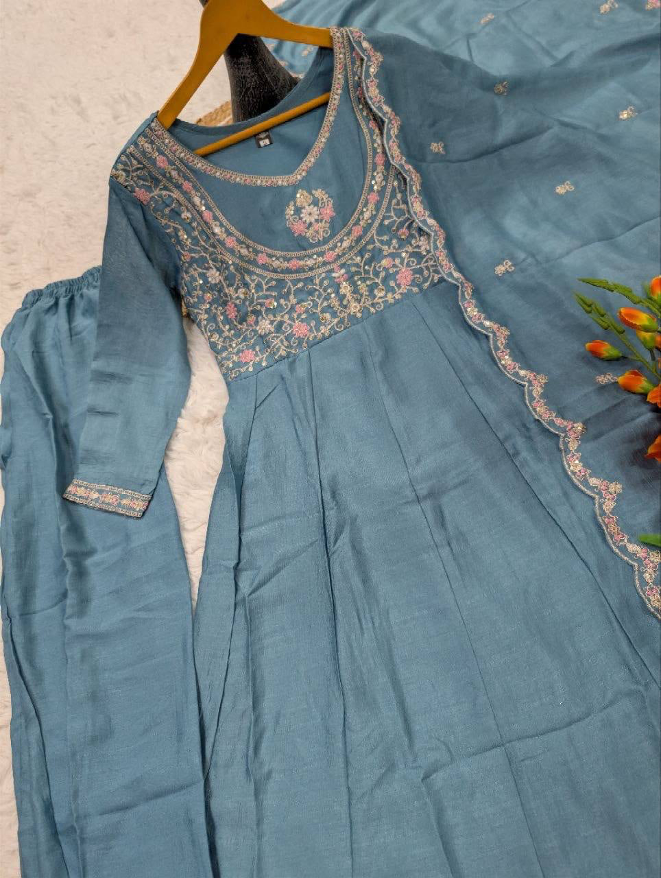 Anarkali  "Anjana" - Bleu ciel légèrement grisé