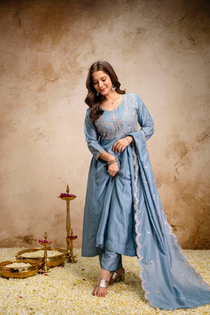 Anarkali  "Anjana" - Bleu ciel légèrement grisé
