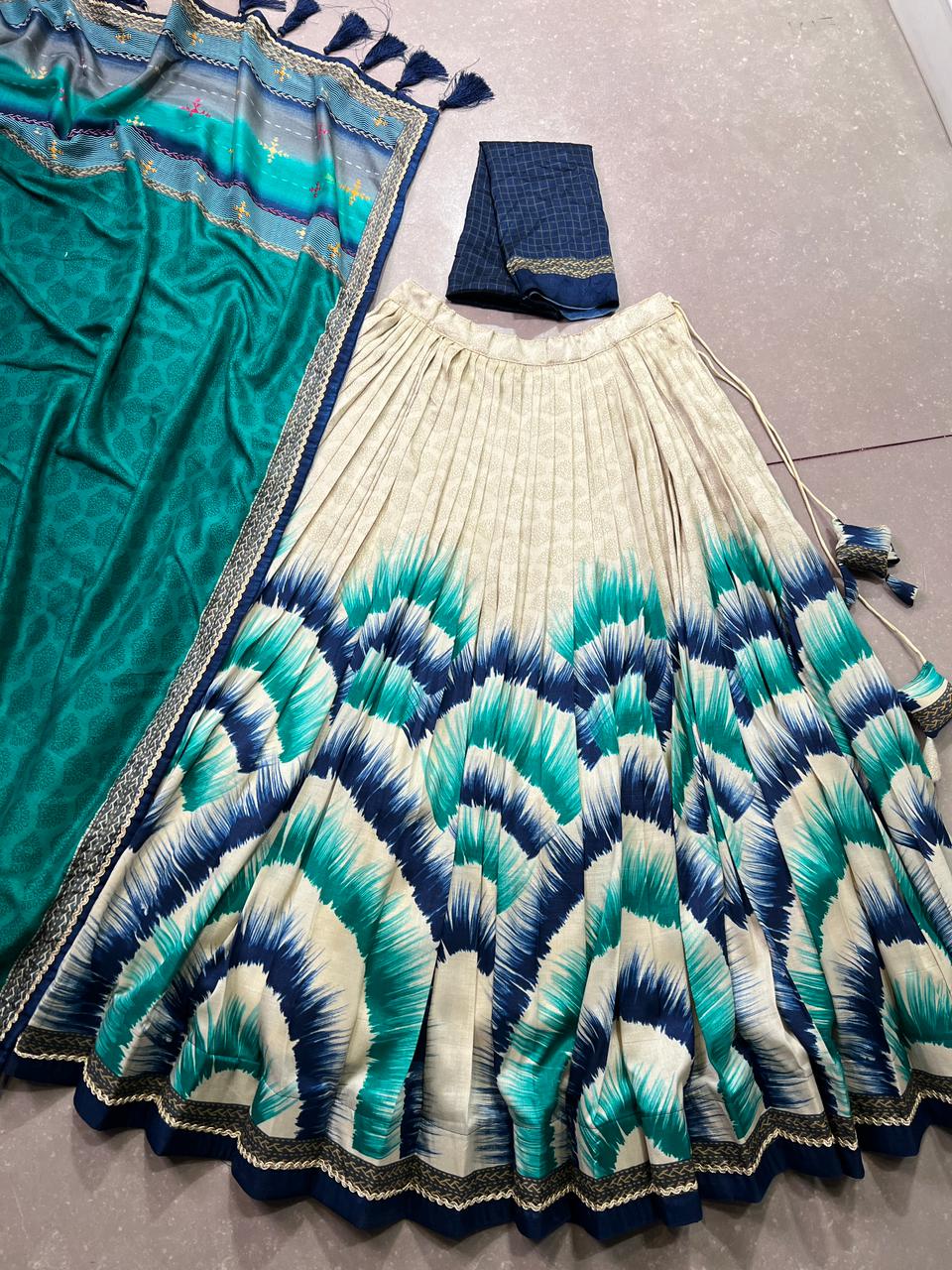 Lehenga collection "Anahitha" - Bleu