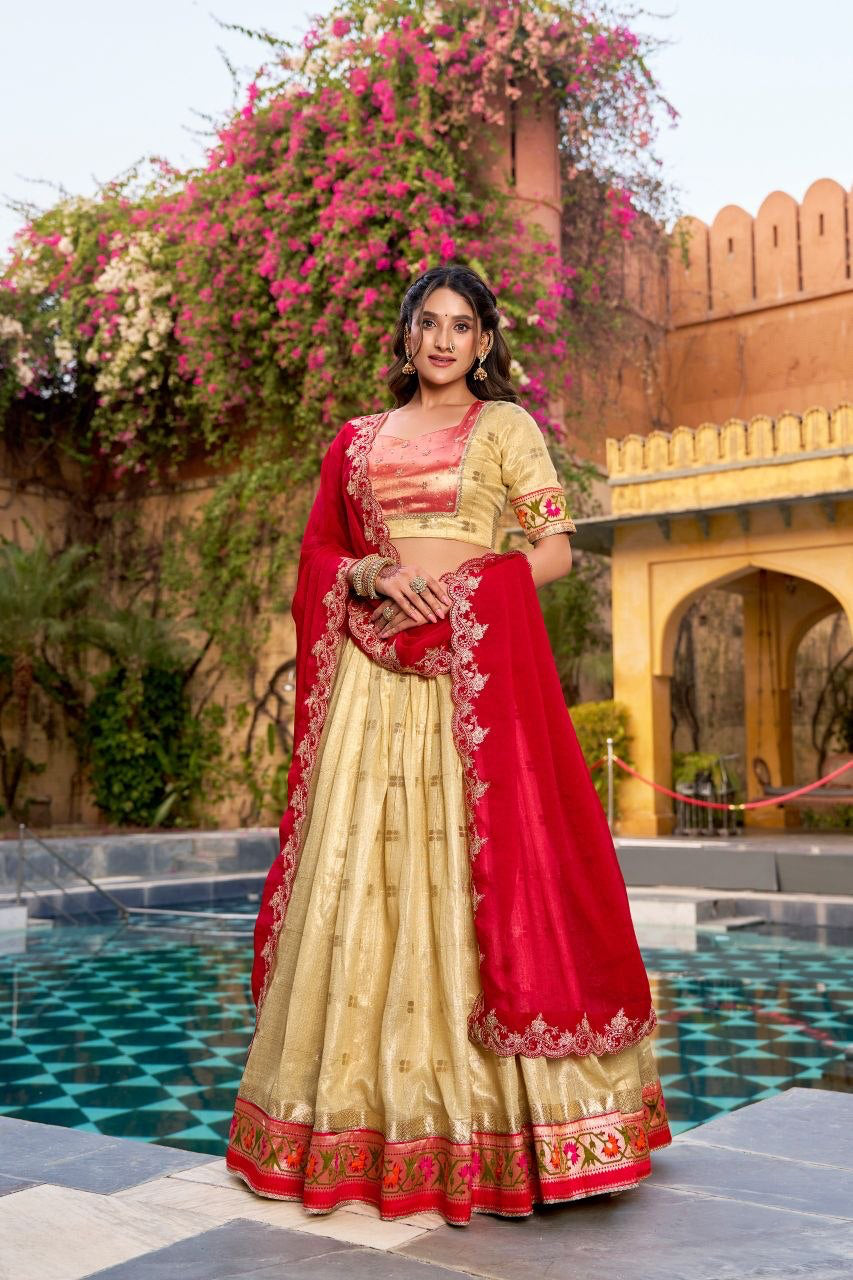 Lehenga collection "Vedaa" - Doré champagne