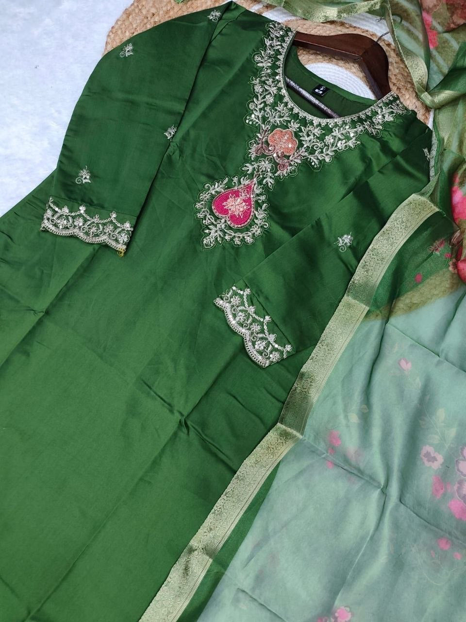 Punjabi "Neela" - Vert