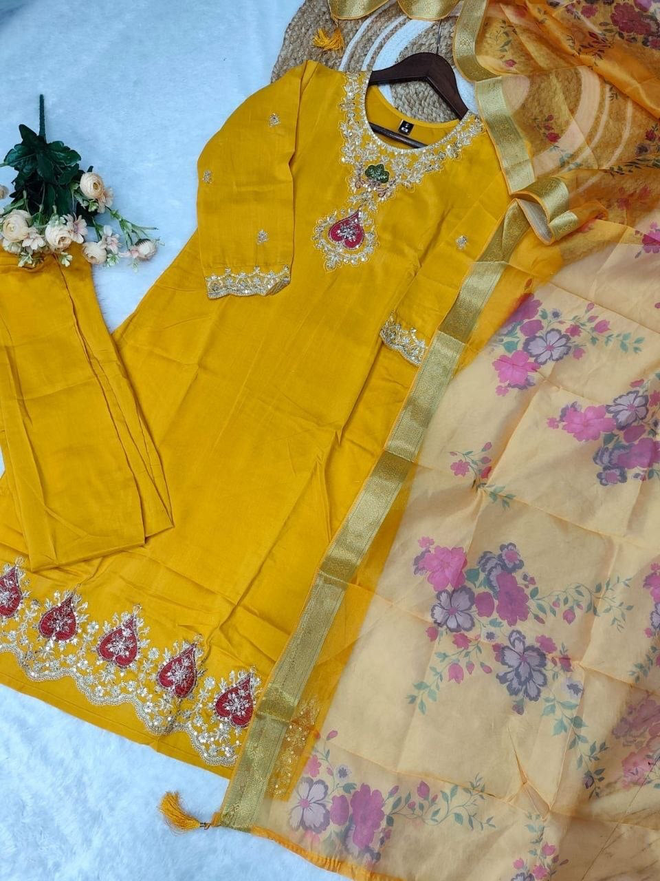 Punjabi "Neela" - Jaune