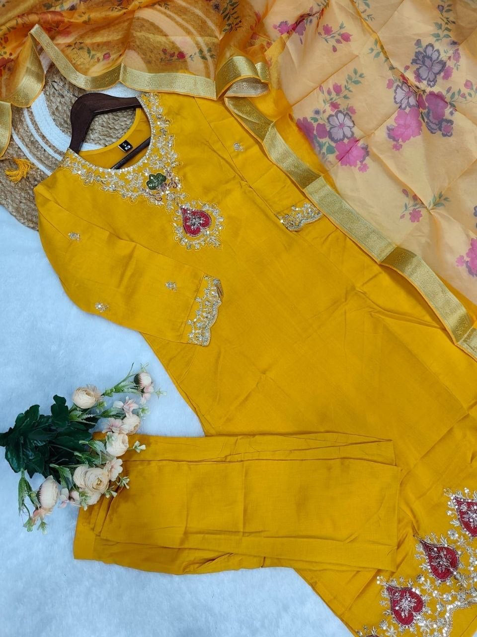 Punjabi "Neela" - Jaune