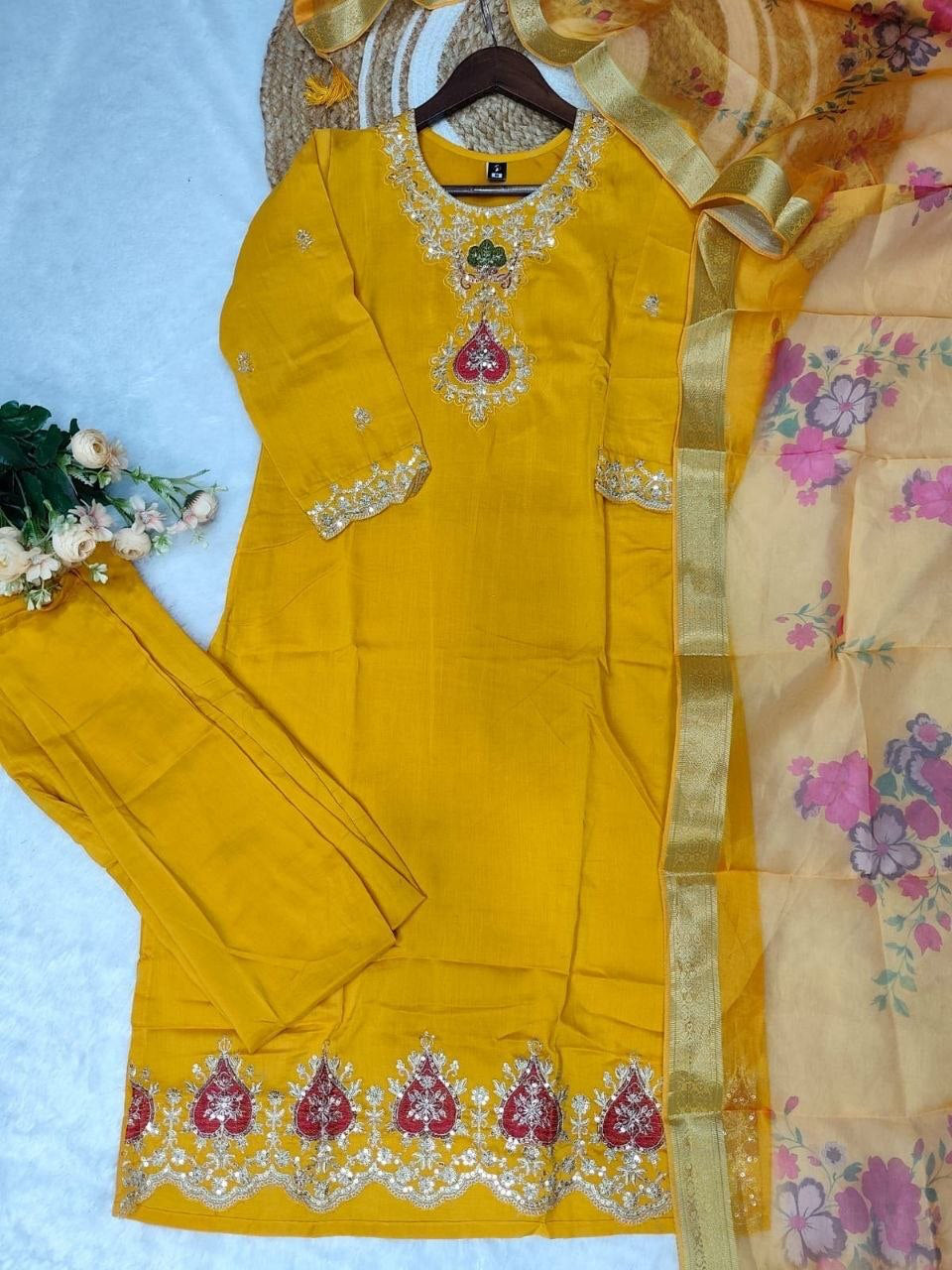 Punjabi "Neela" - Jaune
