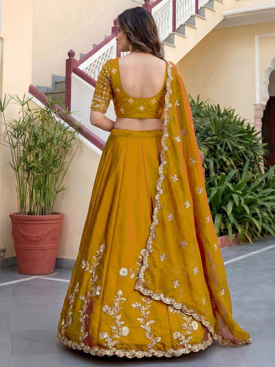 Lehenga collection "Dipriya" - Jaune mourtarde doré