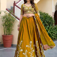 Lehenga collection "Dipriya" - Jaune mourtarde doré