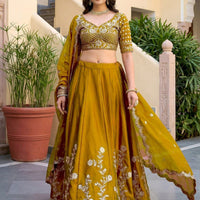 Lehenga collection "Dipriya" - Jaune mourtarde doré