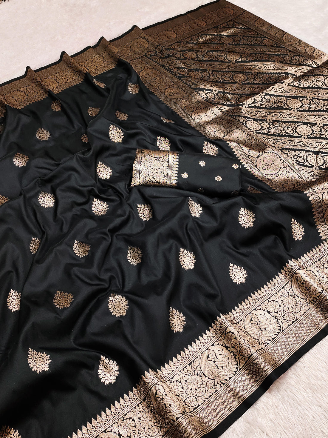 Sari noir - design 2 finition doré