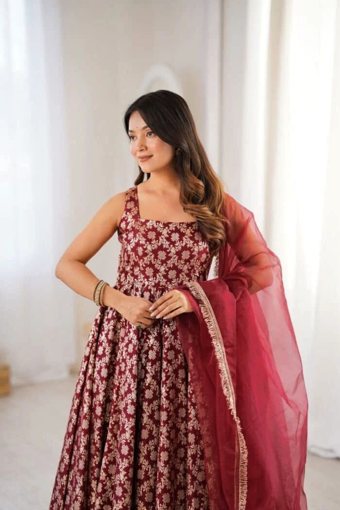 Anarkali/Robe Collection "Innya" Bordeaux