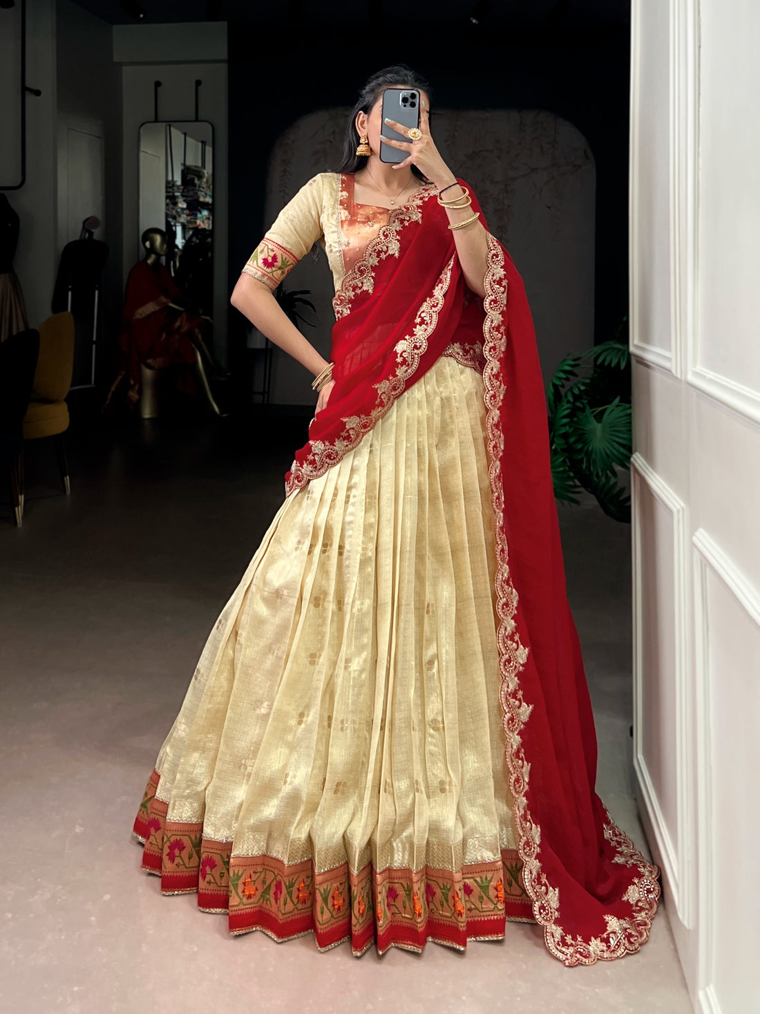 Lehenga collection "Vedaa" - Doré champagne