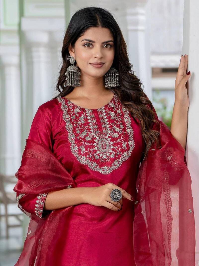 Punjabi Collection "Navishma" - Rouge