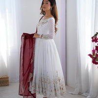 Robe "Ishika" - Blanc