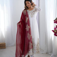 Robe "Ishika" - Blanc