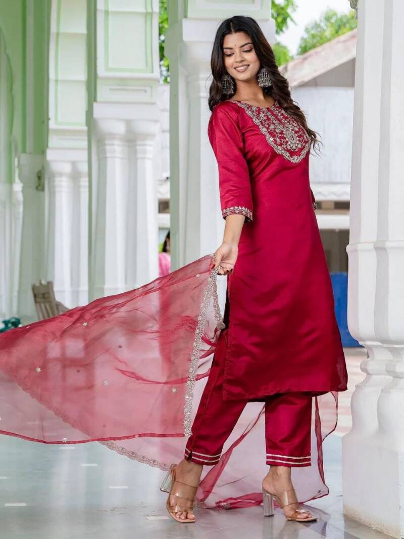 Punjabi Collection "Navishma" - Rouge