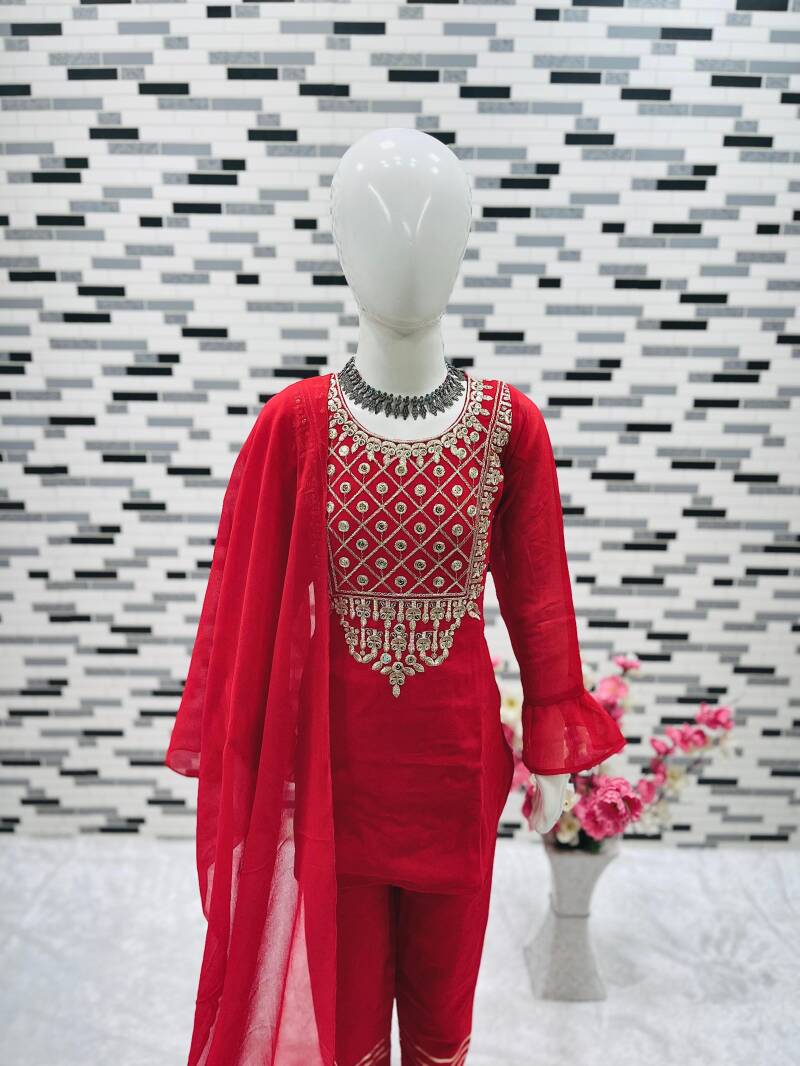 Punjabi Fille collection "Jaya"