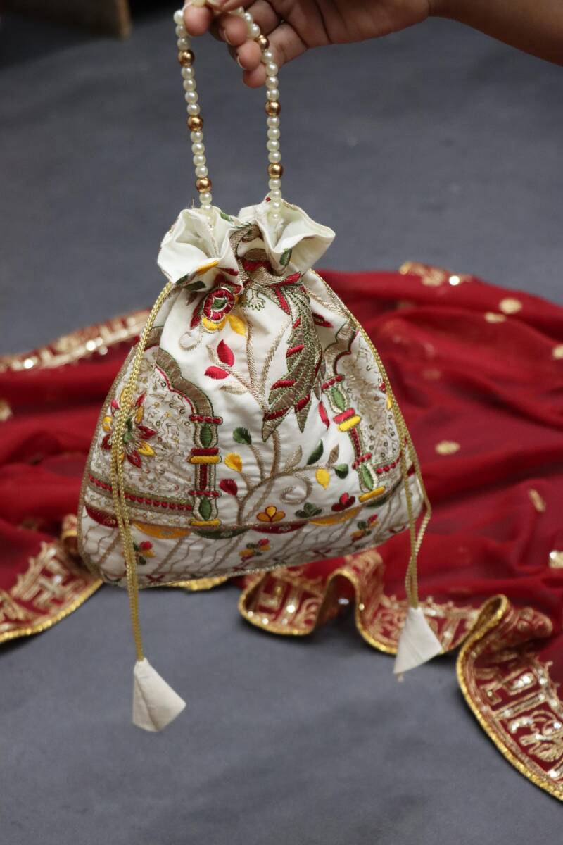 Sac pochon collection "sac pochon brodé Premium"